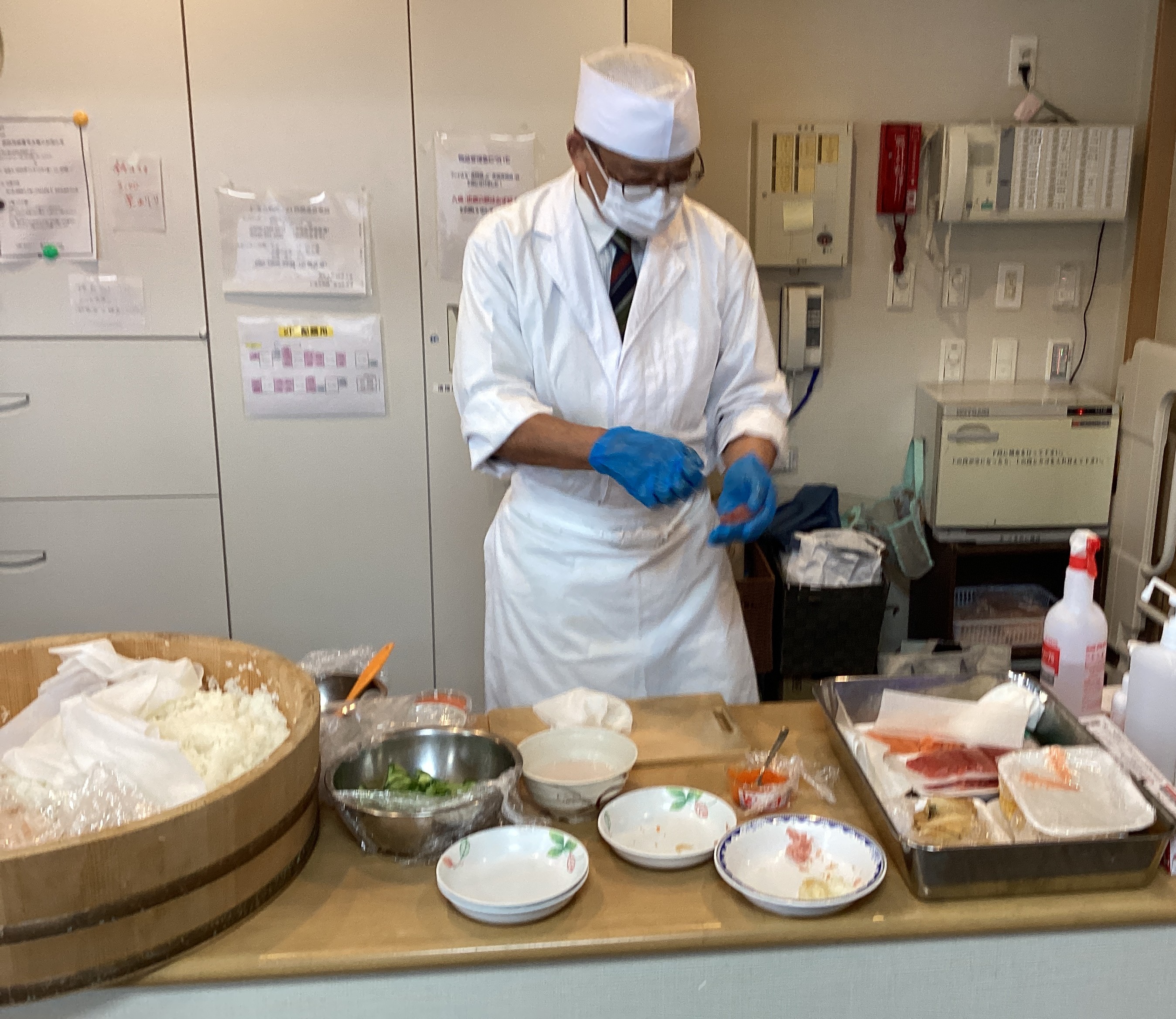 ミモザ厚木藤苑のお寿司パーティー