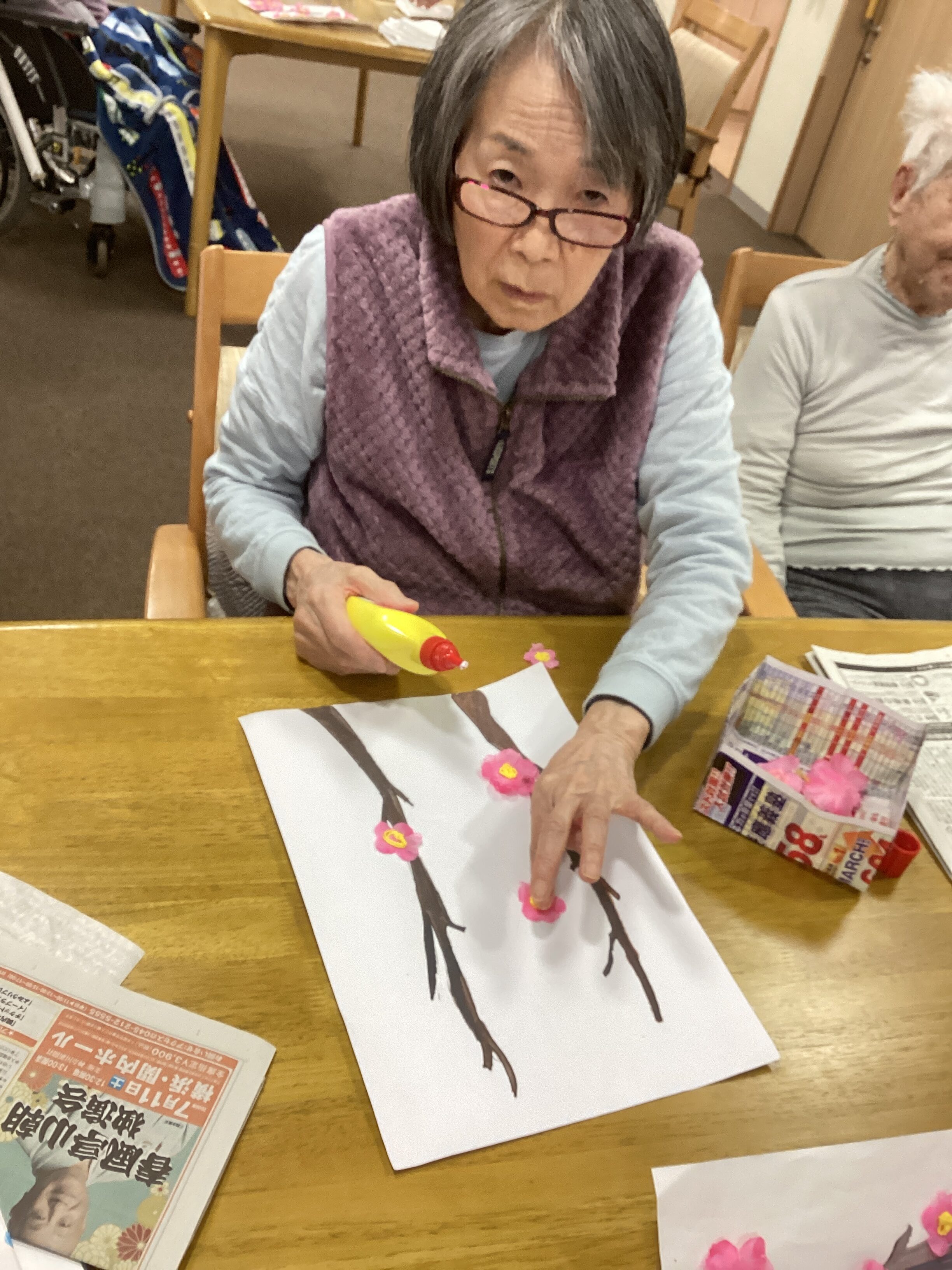 1階ご入居者　梅の花を作りました😊