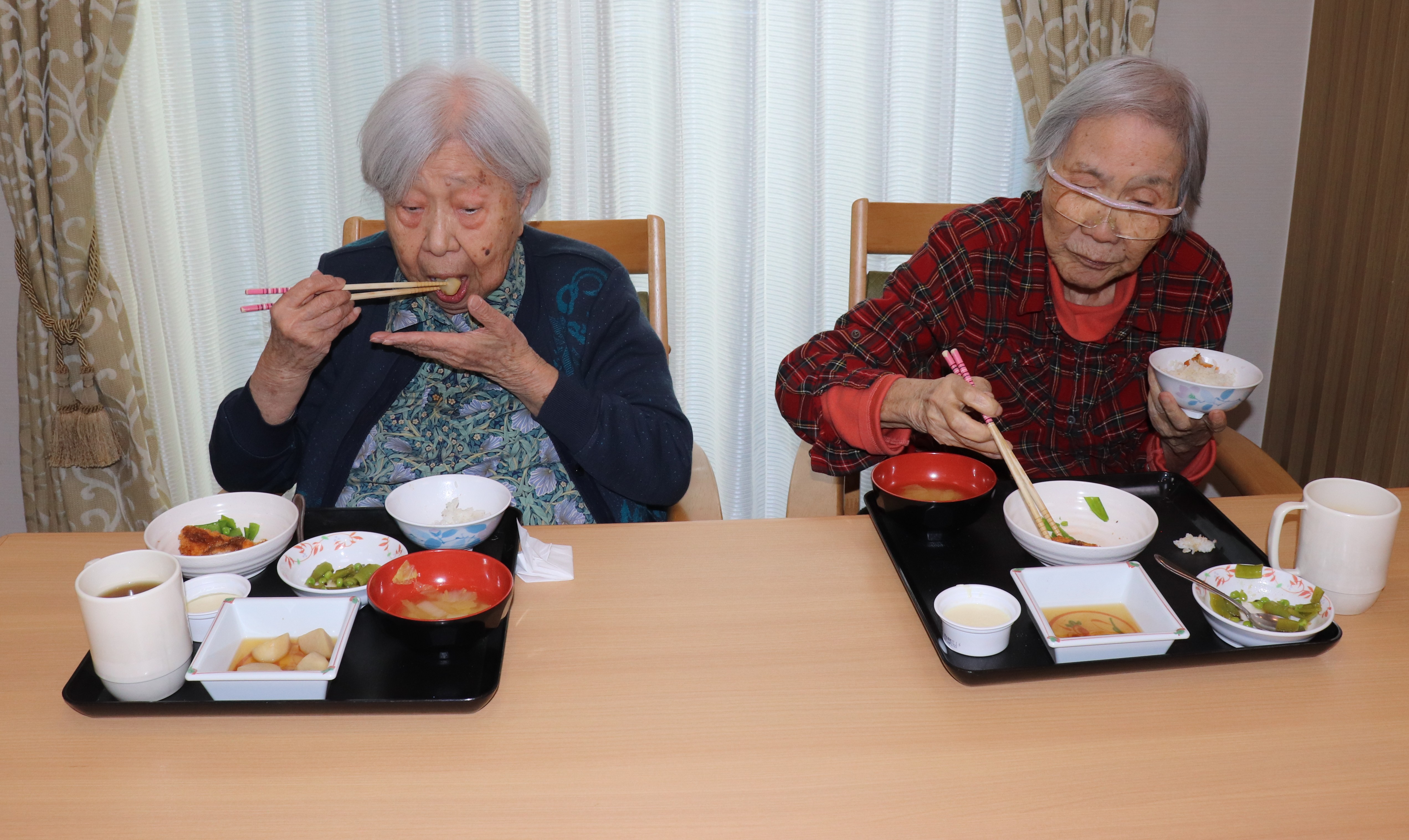 とある日の昼食の様子(#^.^#)