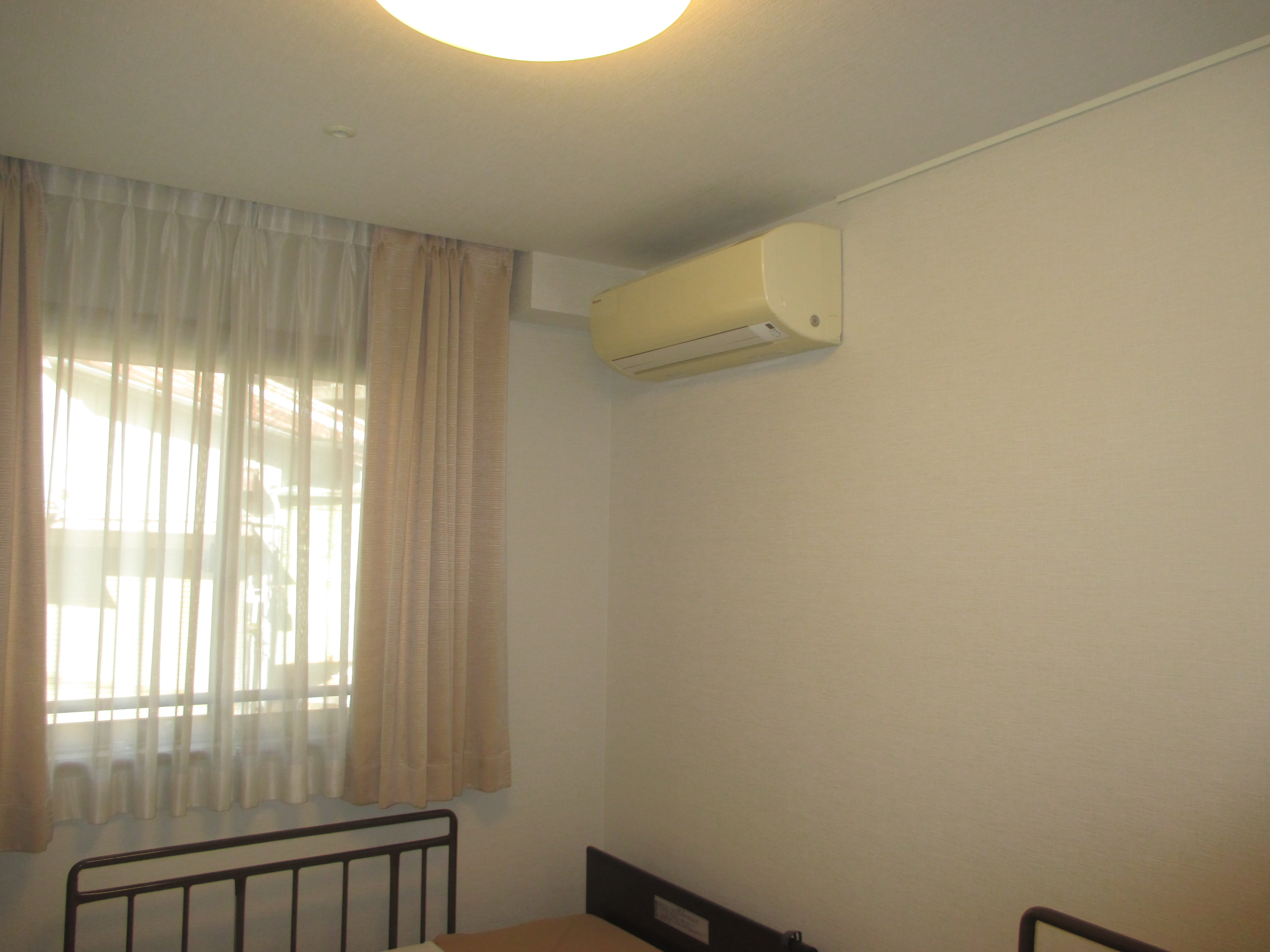 明るく生まれ変わった食堂・通所フロア他