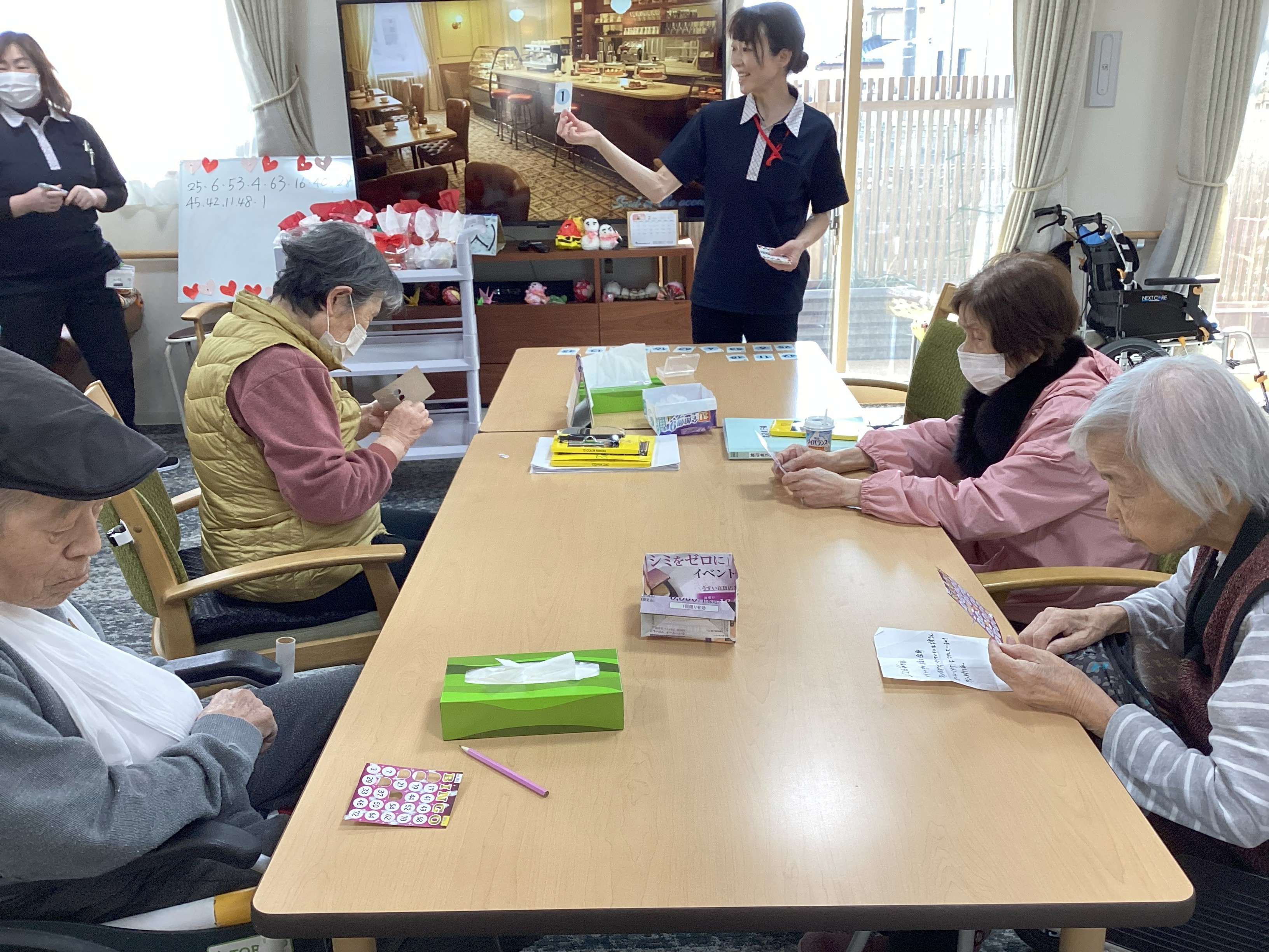 ビンゴ大会を行いました。