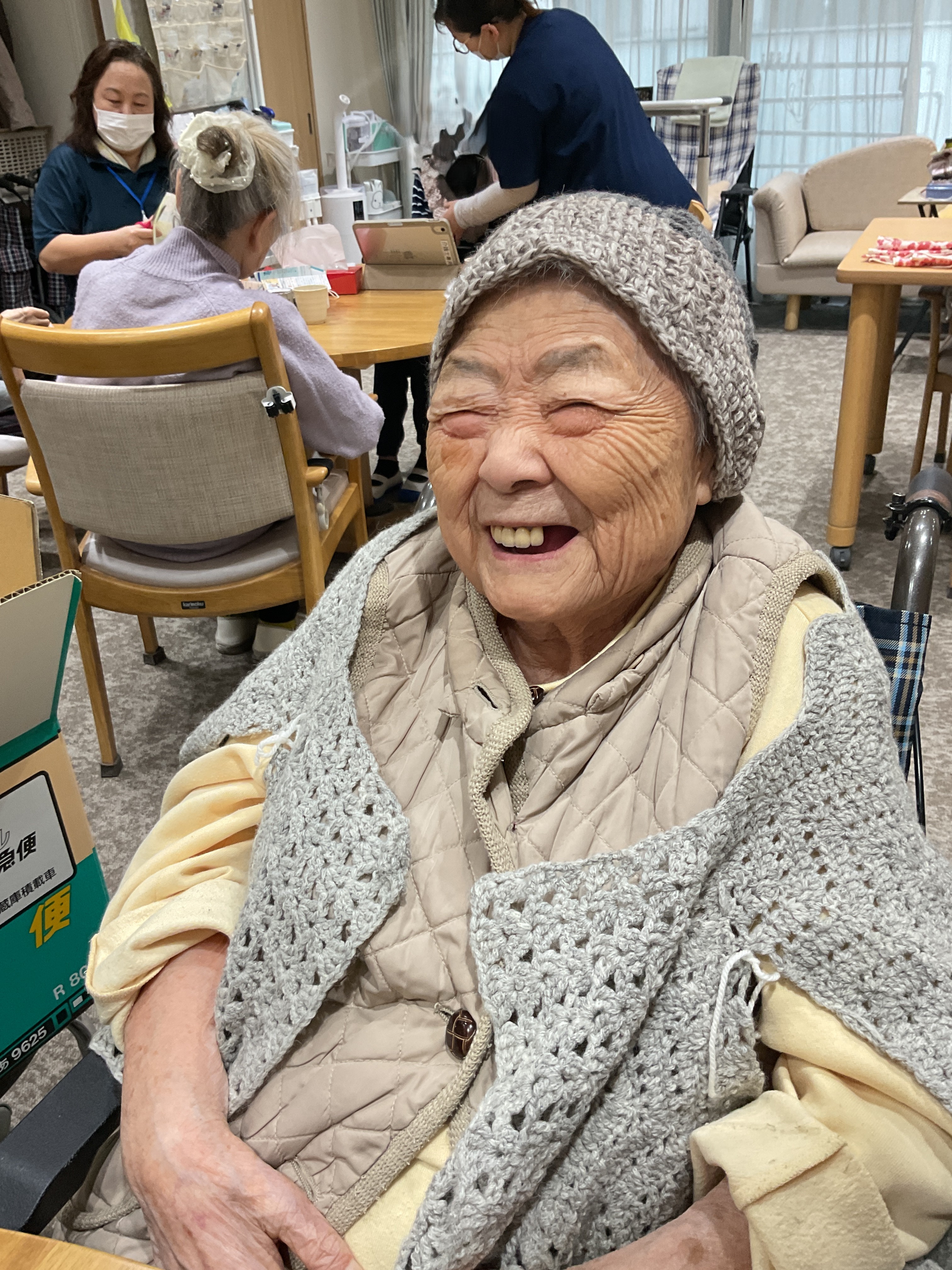 暖かい手編み帽子☺️