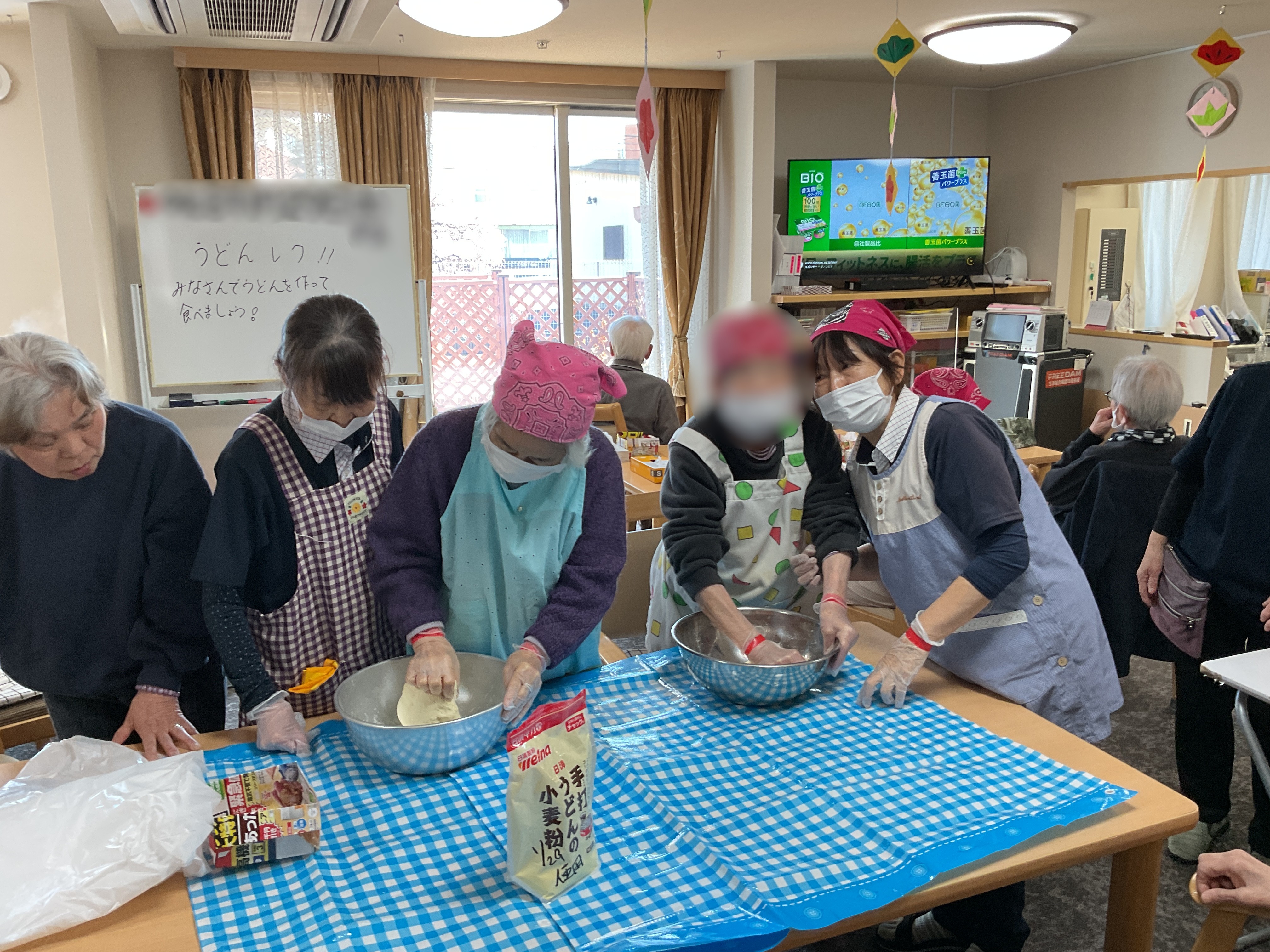 ミモザ新座の日常２月　～うどん作りレク～