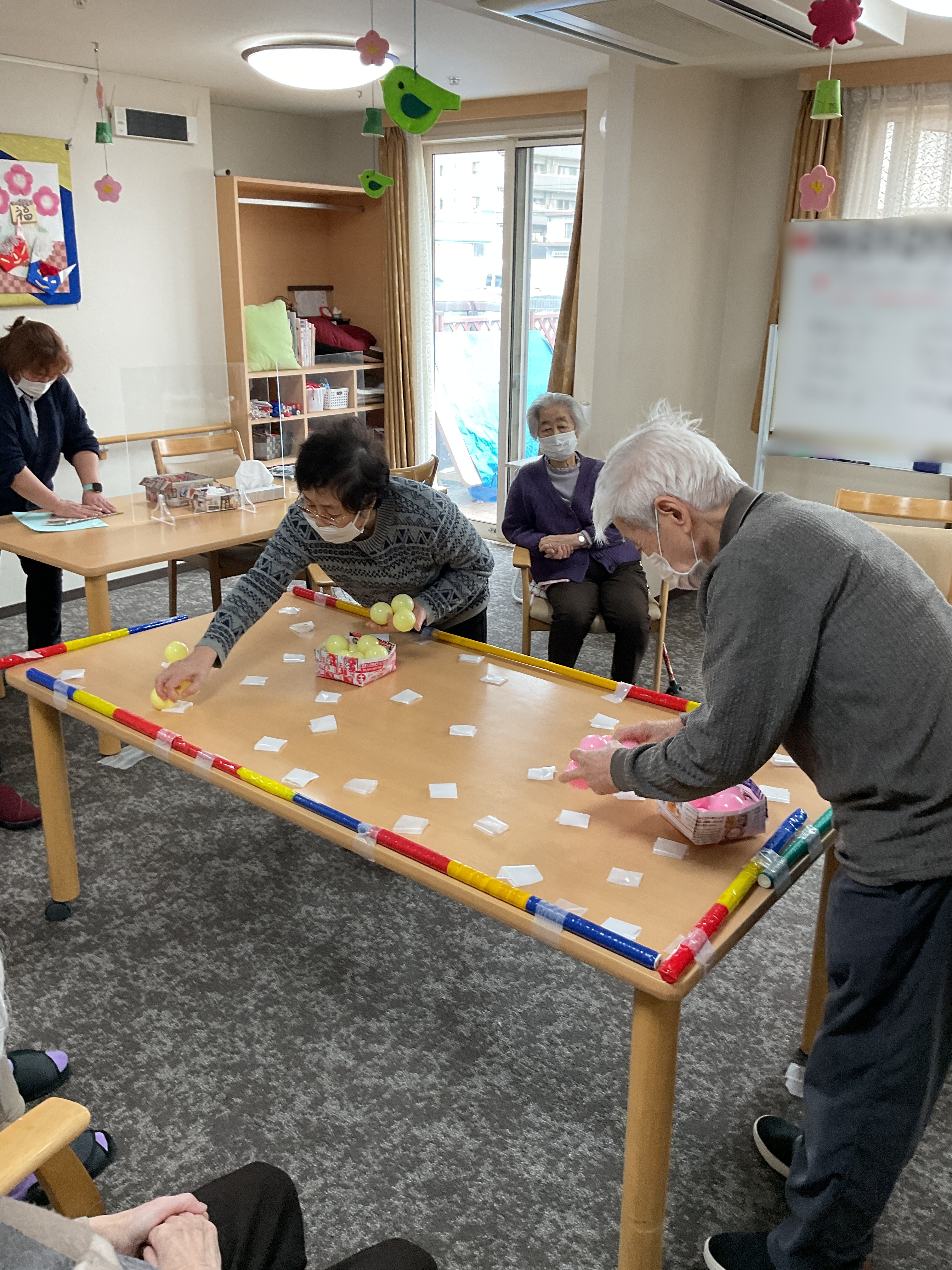 ミモザ新座の日常３月　～ボール摘み～