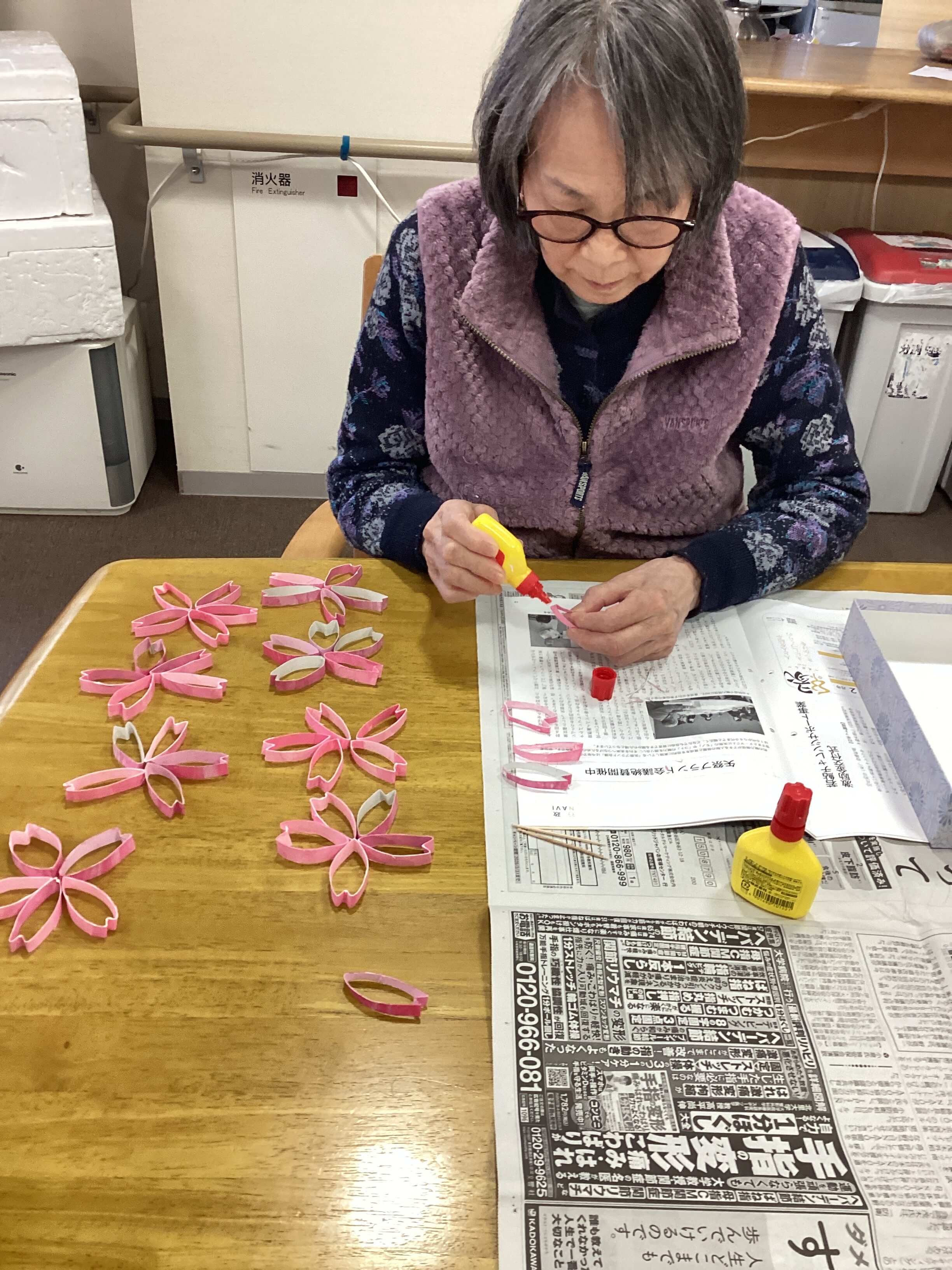 春飾りを工作してます💐