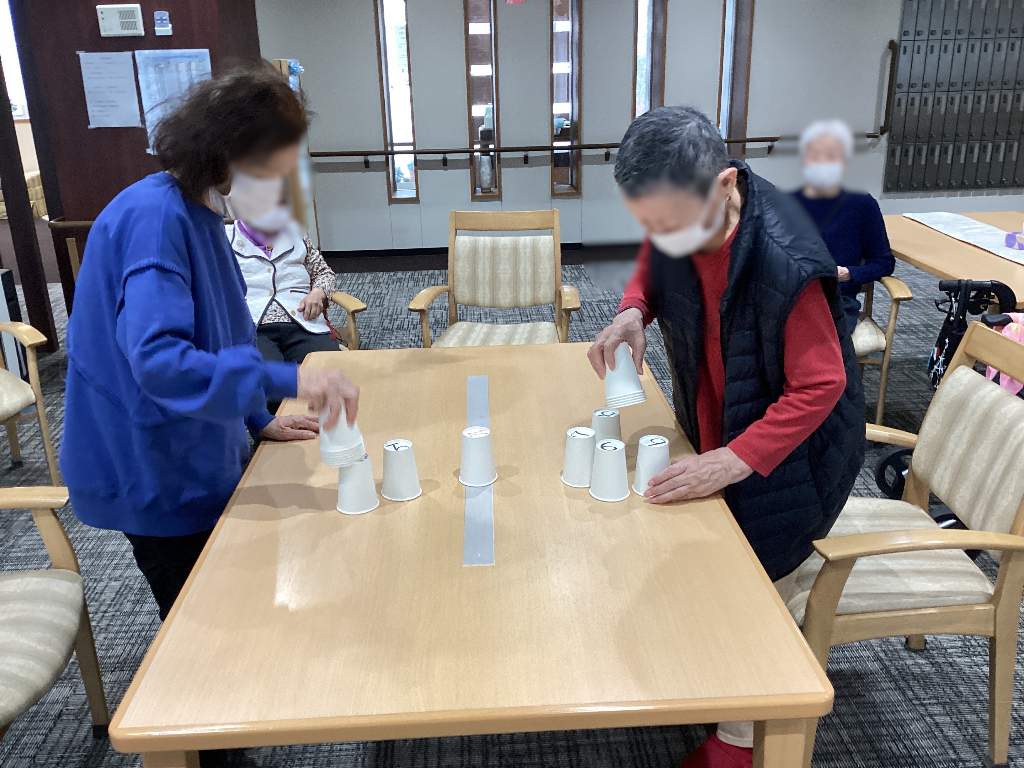 紙コップを使って