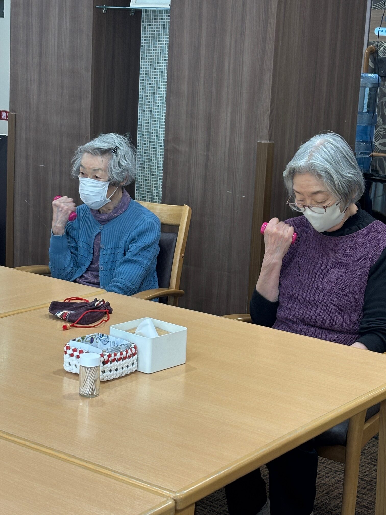 ダンベル＆もも上げ＆椅子からの立ち上がり