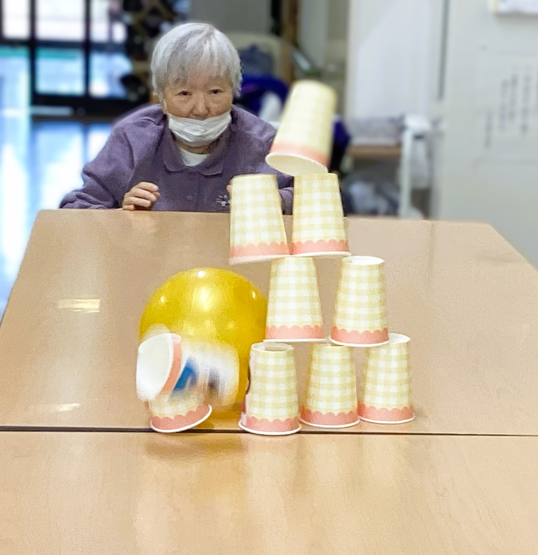 3月テーブルレクPart1　紙コップ倒し