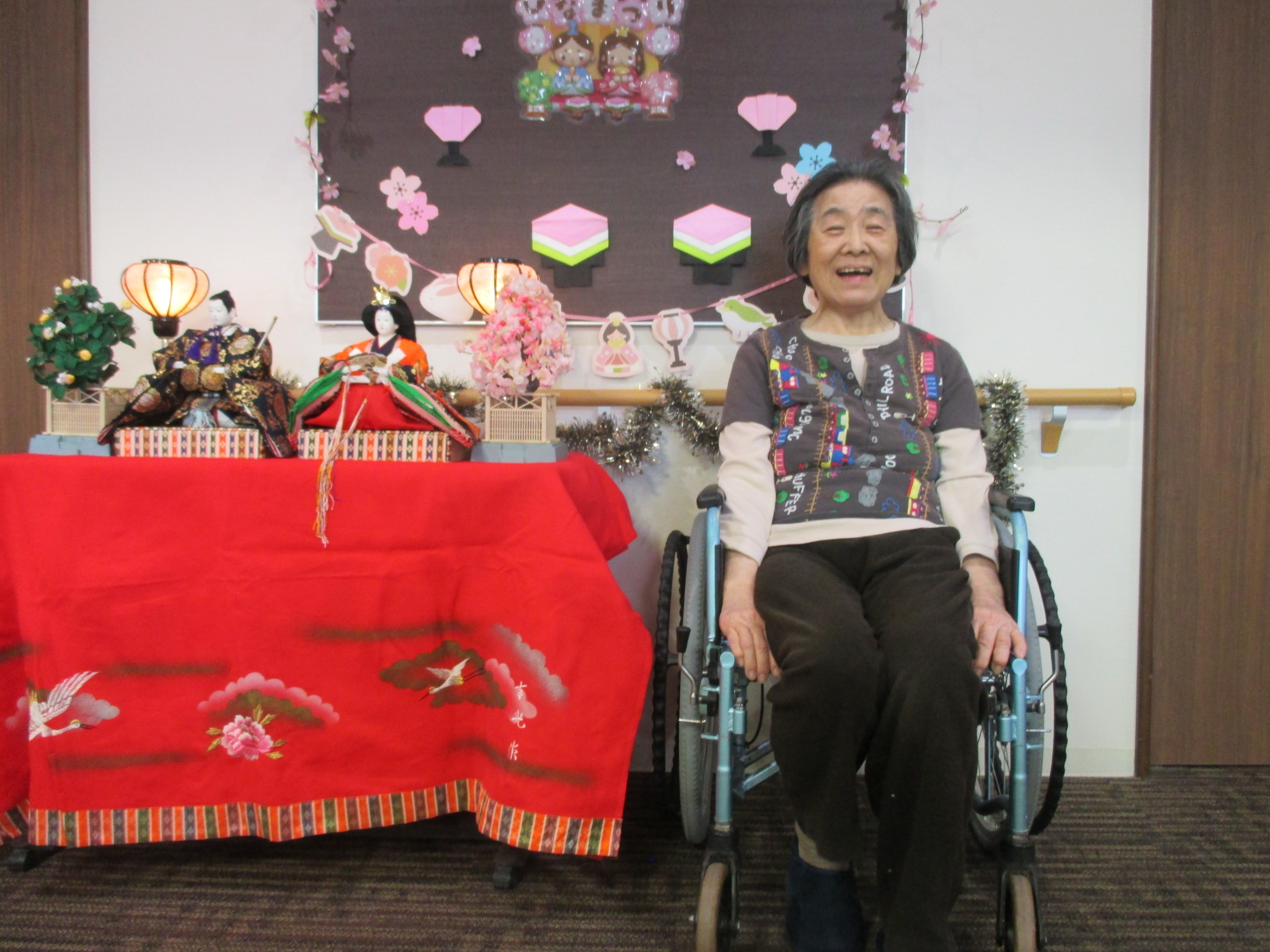 ひな壇を飾りました