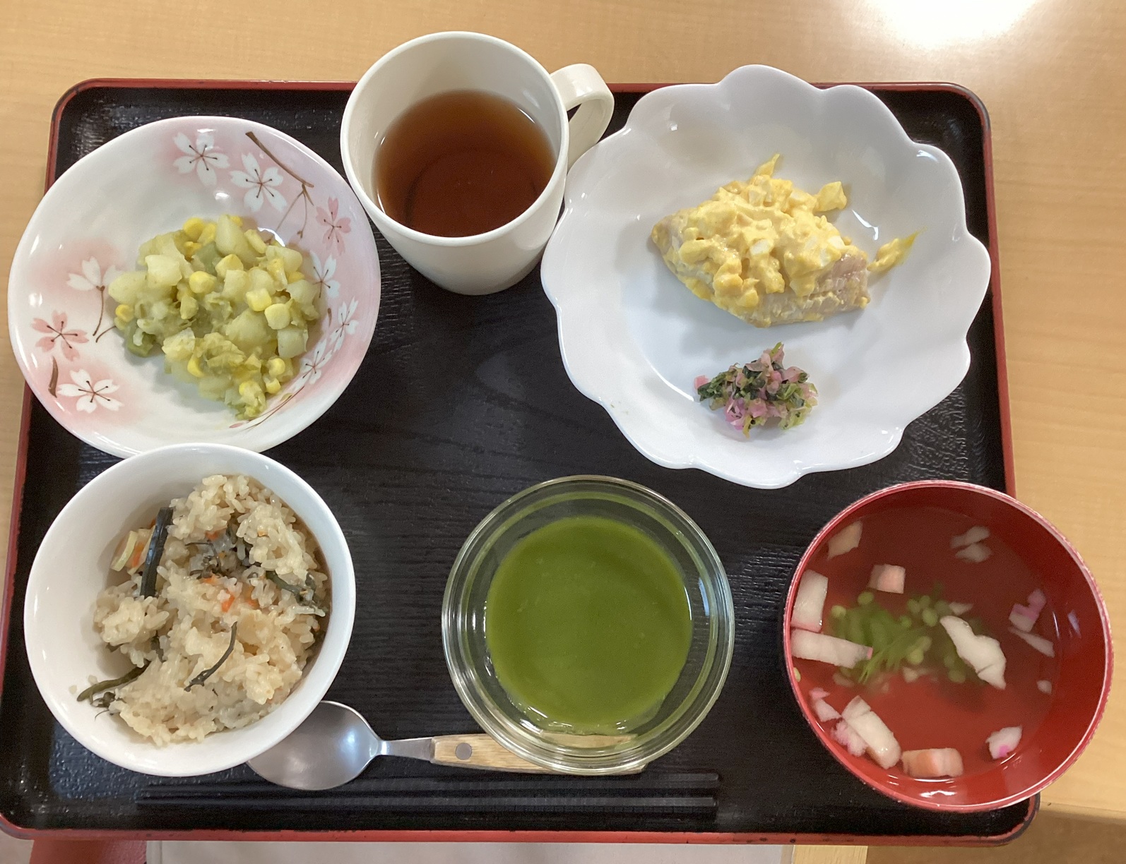 ４月のお楽しみ献立🍽️