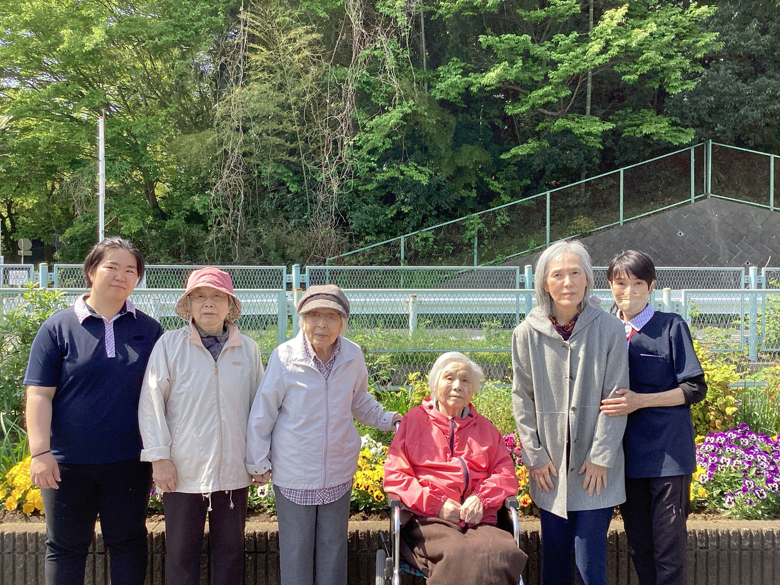 お散歩日和😊🌹🏵️🌷