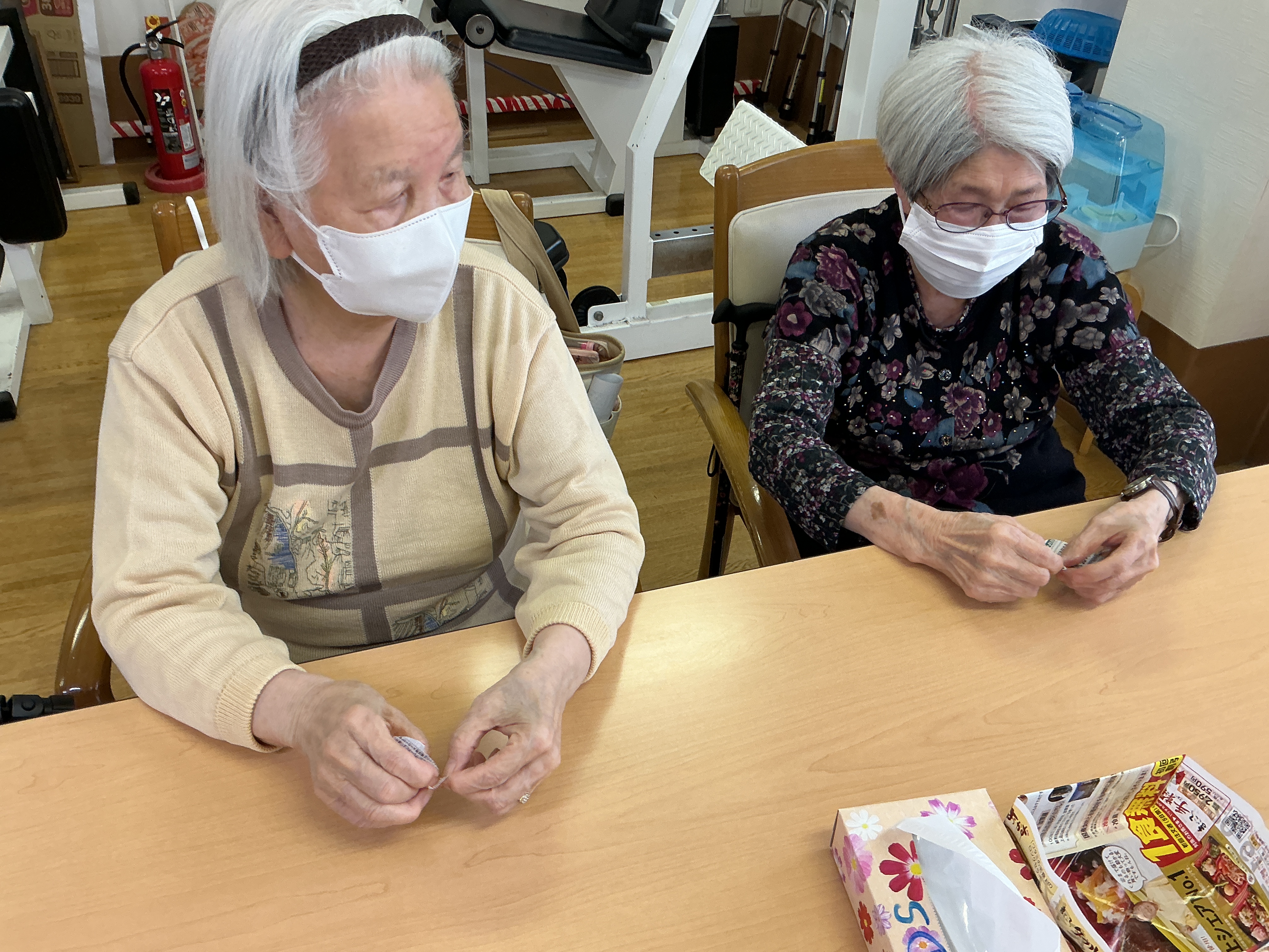 指先運動レク　リンゴの皮むき🍎