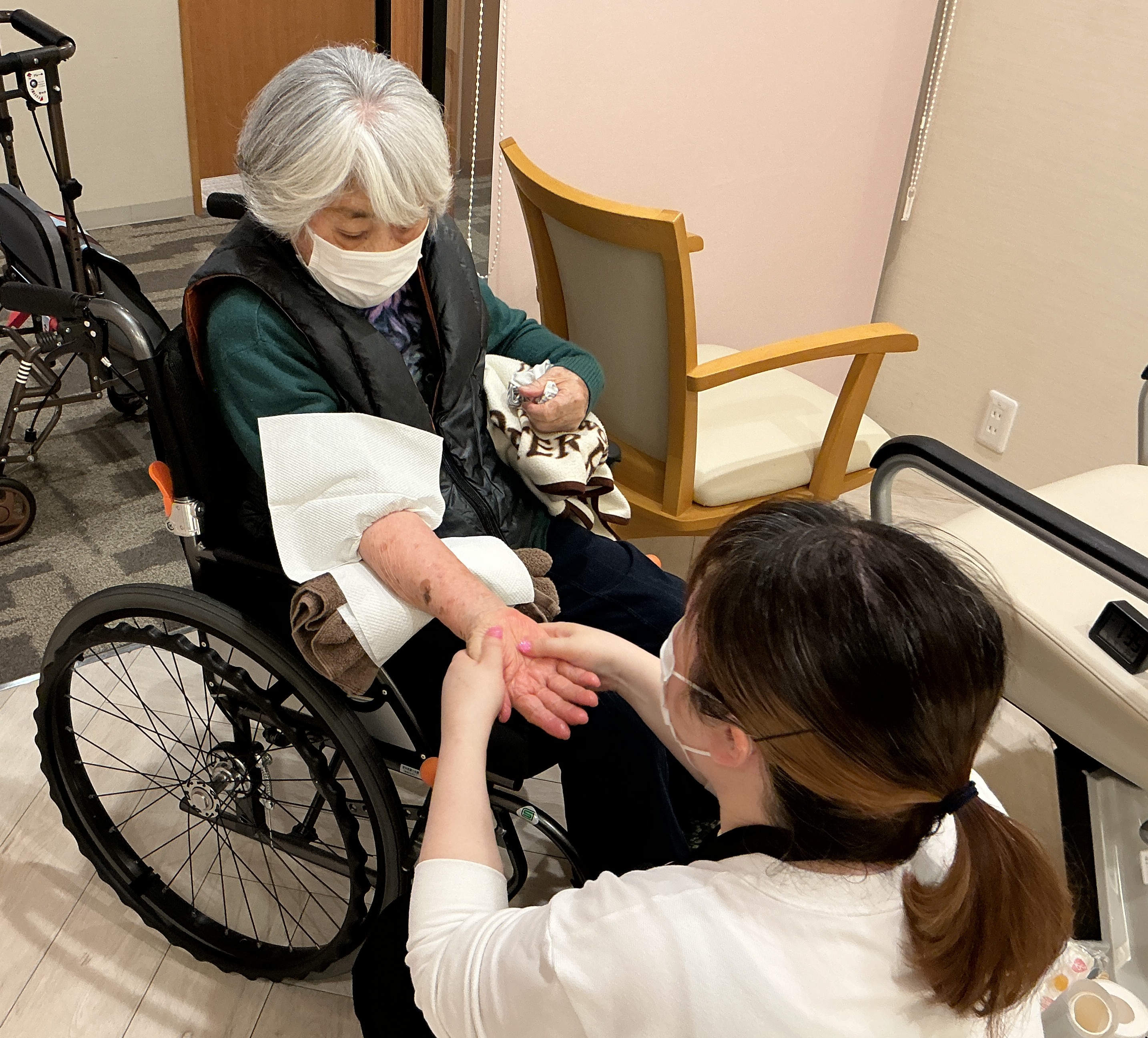 ハンドマッサージで癒されました😊