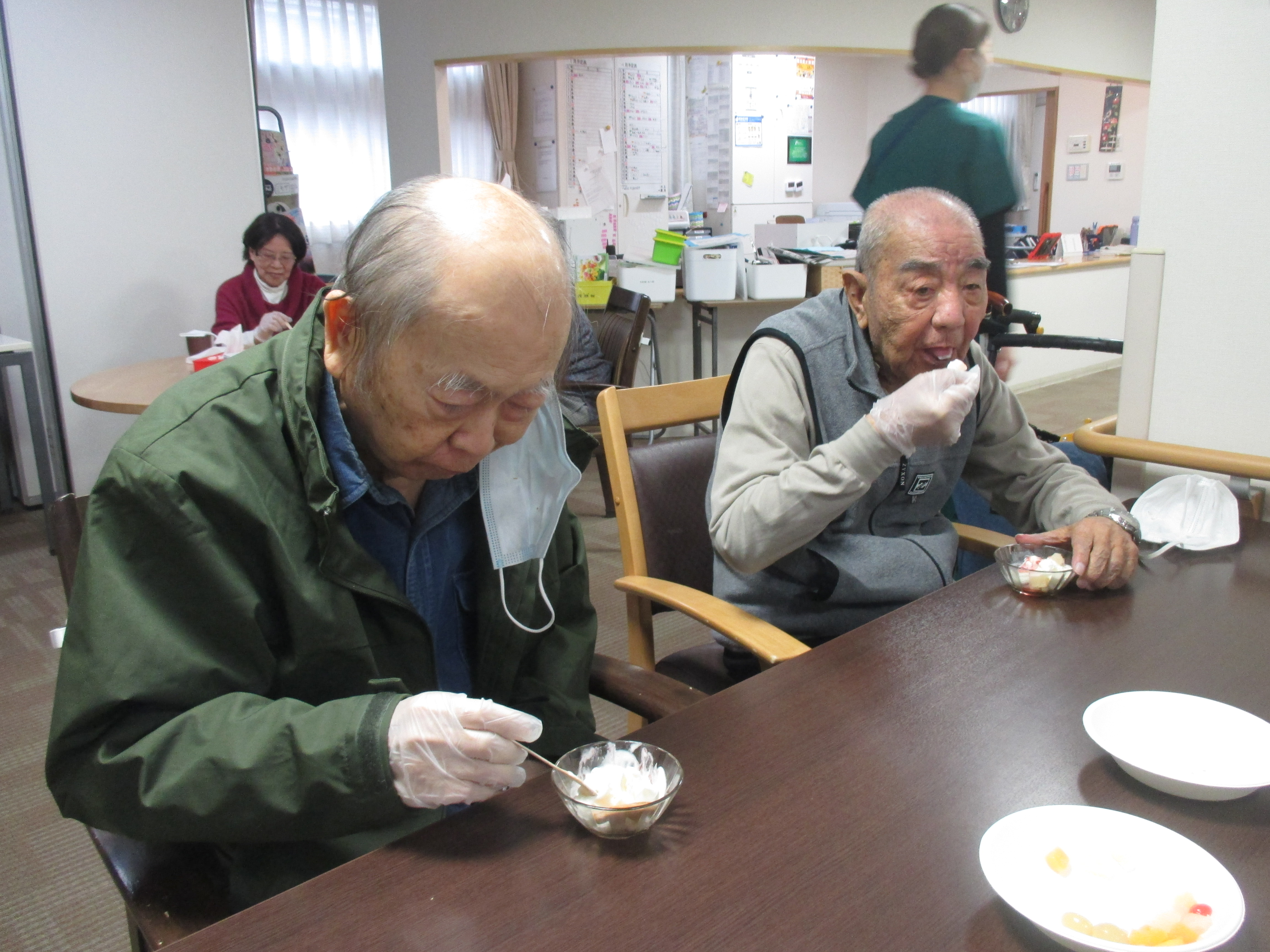 アイスクリームに何のせる？🍨