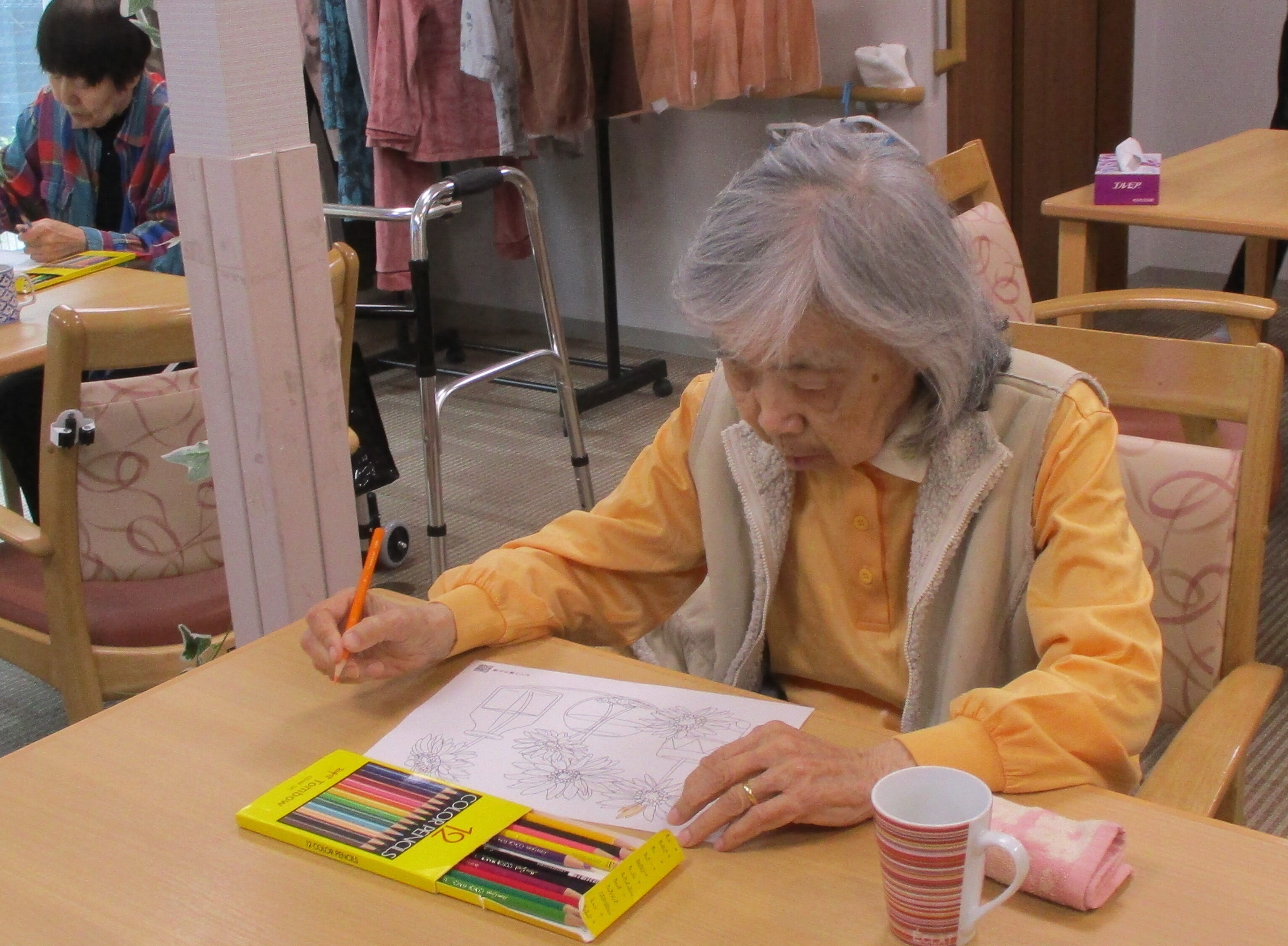 4/21　じっくりと塗り絵をいたしました!(^^)!