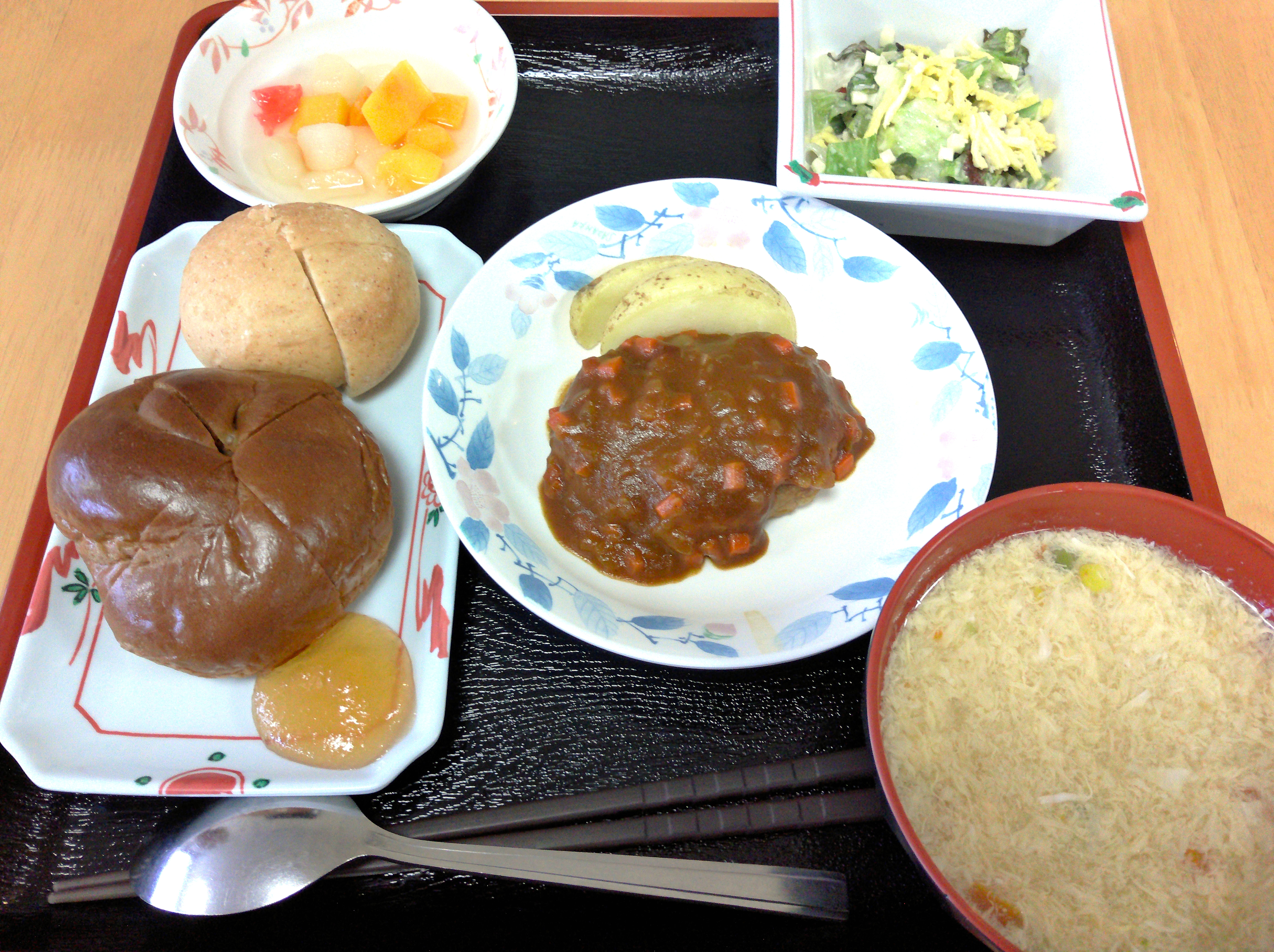 煮込みハンバーグ（＾～＾）ｂ
