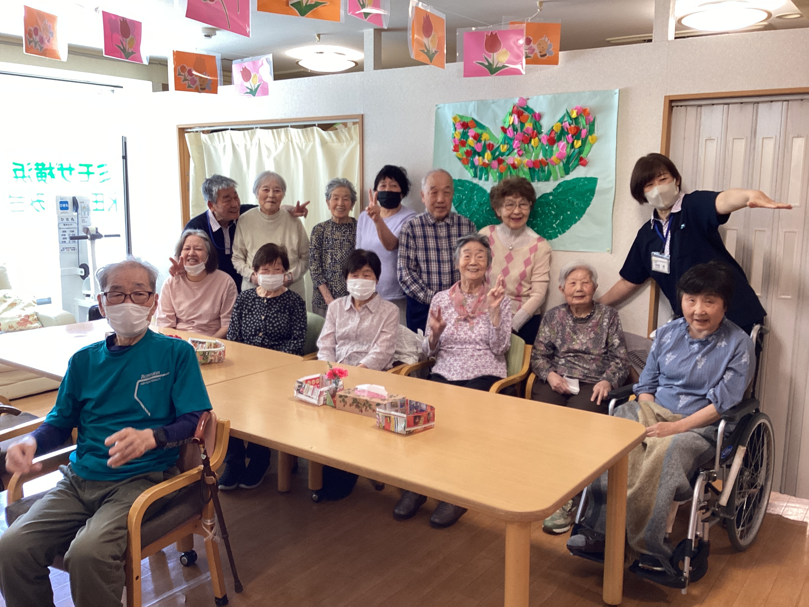 皆さんと作った作品の前で。