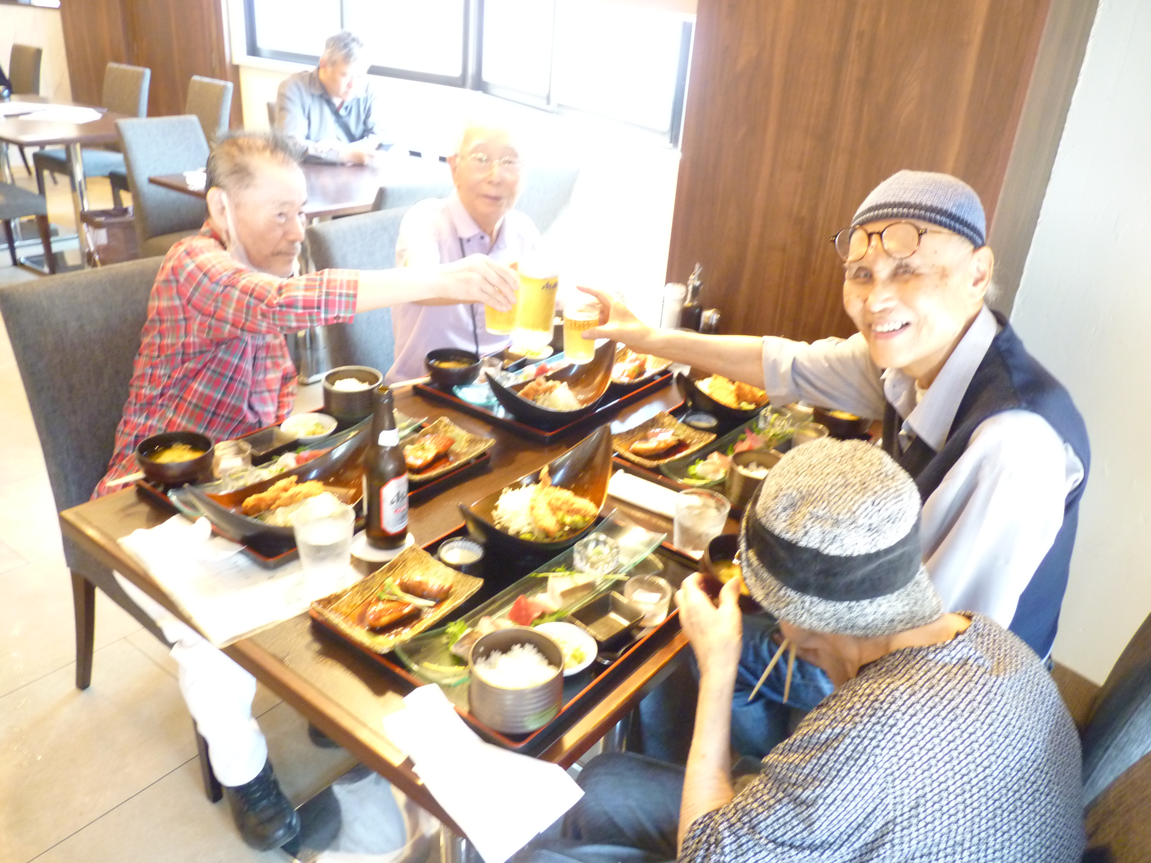 みんなで　かんぱーい！！