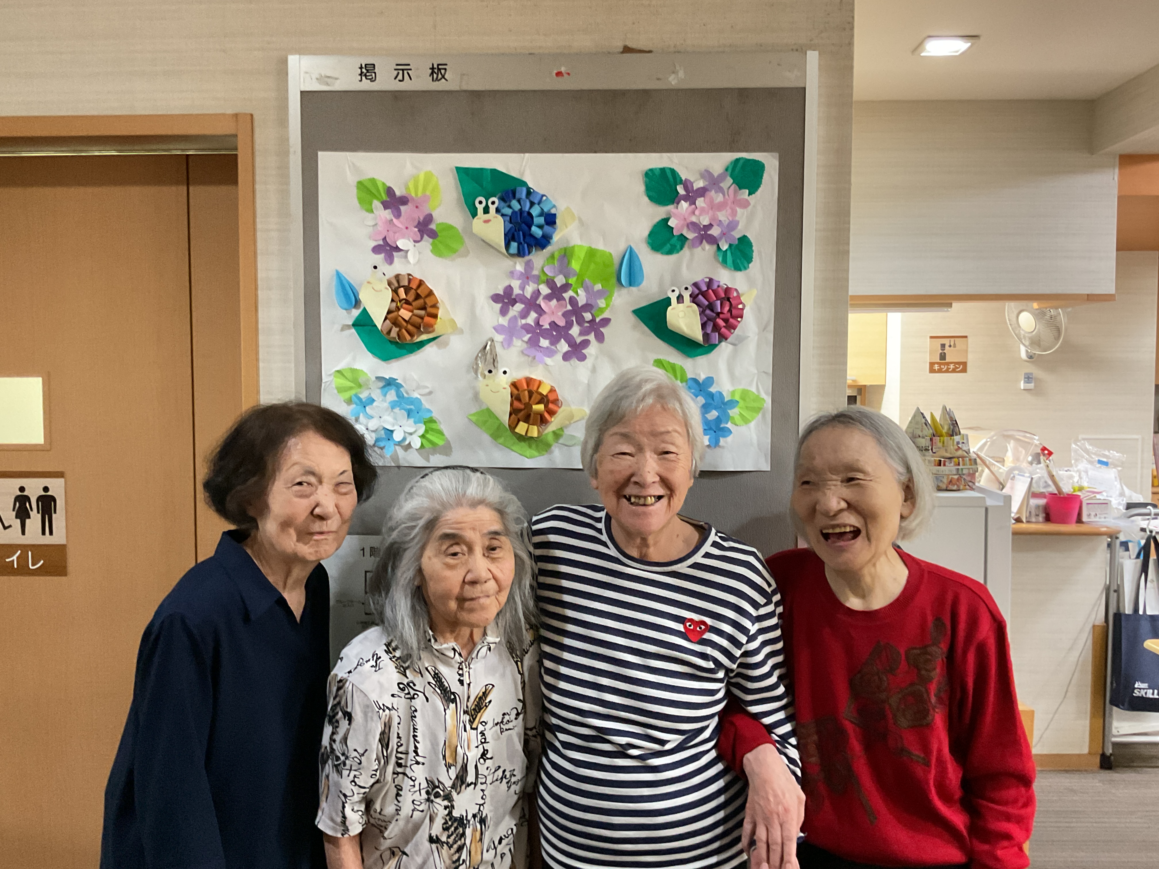 皆さんで一つの梅雨のアート作品を作りました🐌