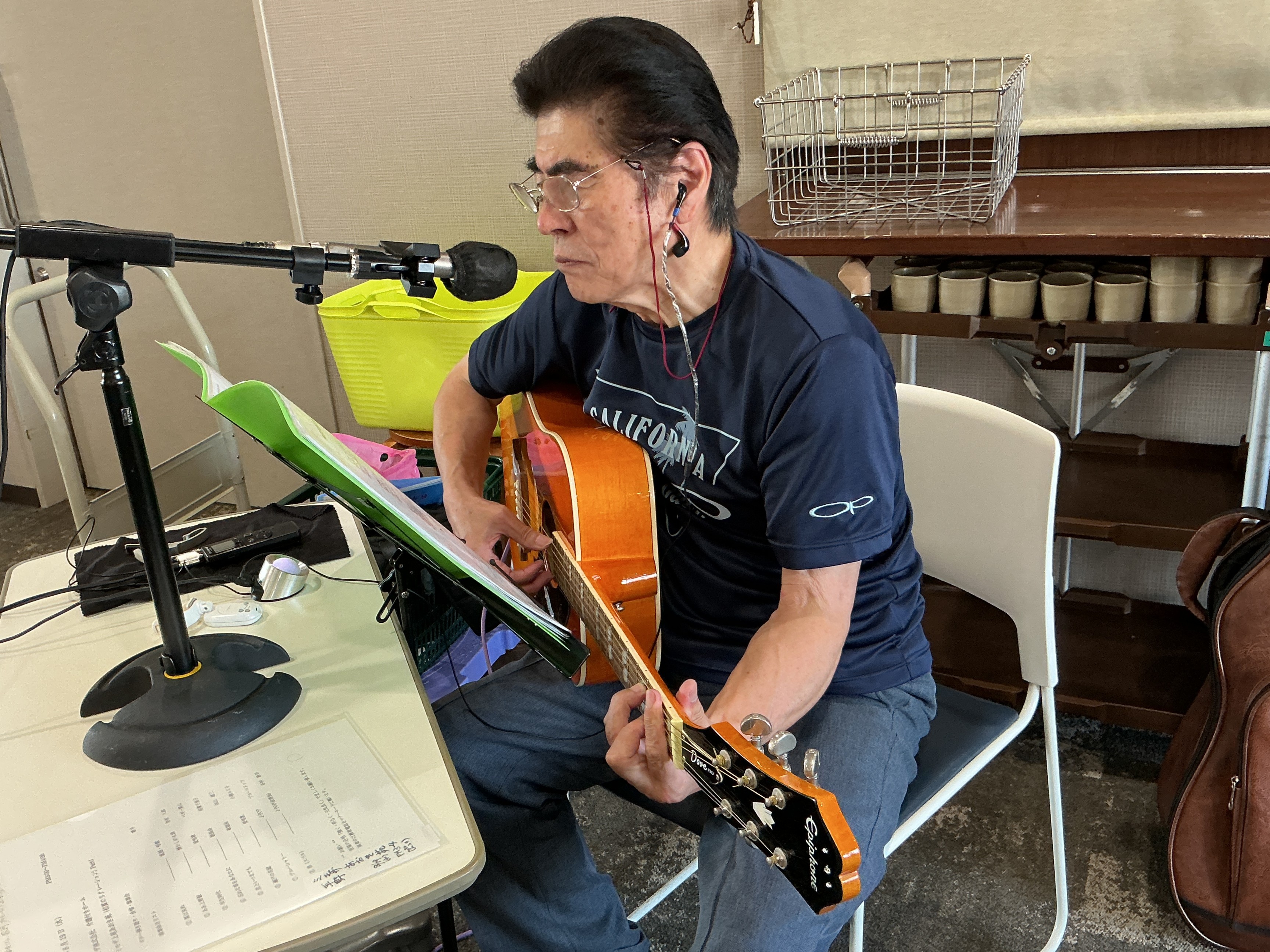 ギターリストが来苑です(^^♪