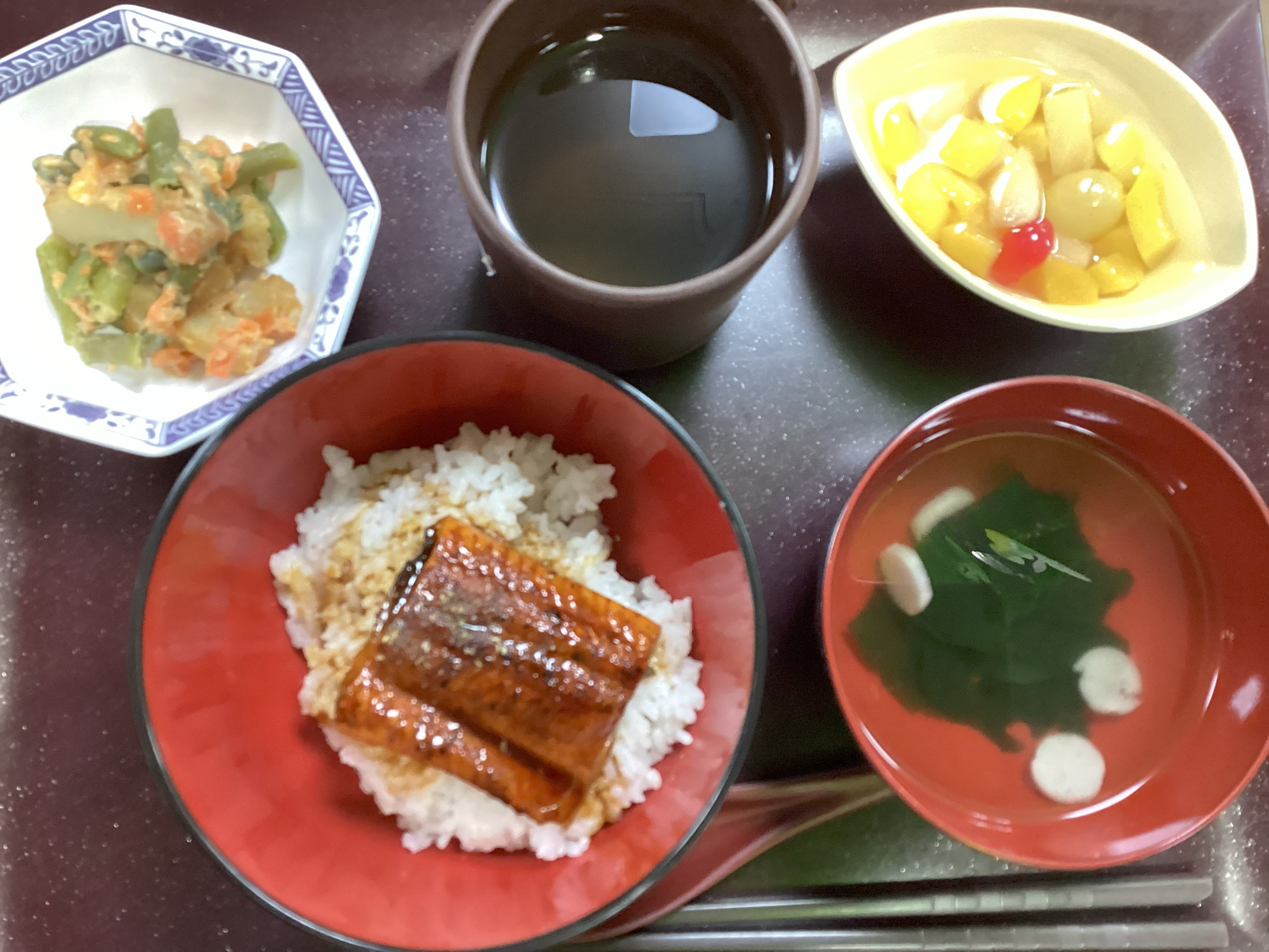 丑の日の昼食メニューは鰻丼