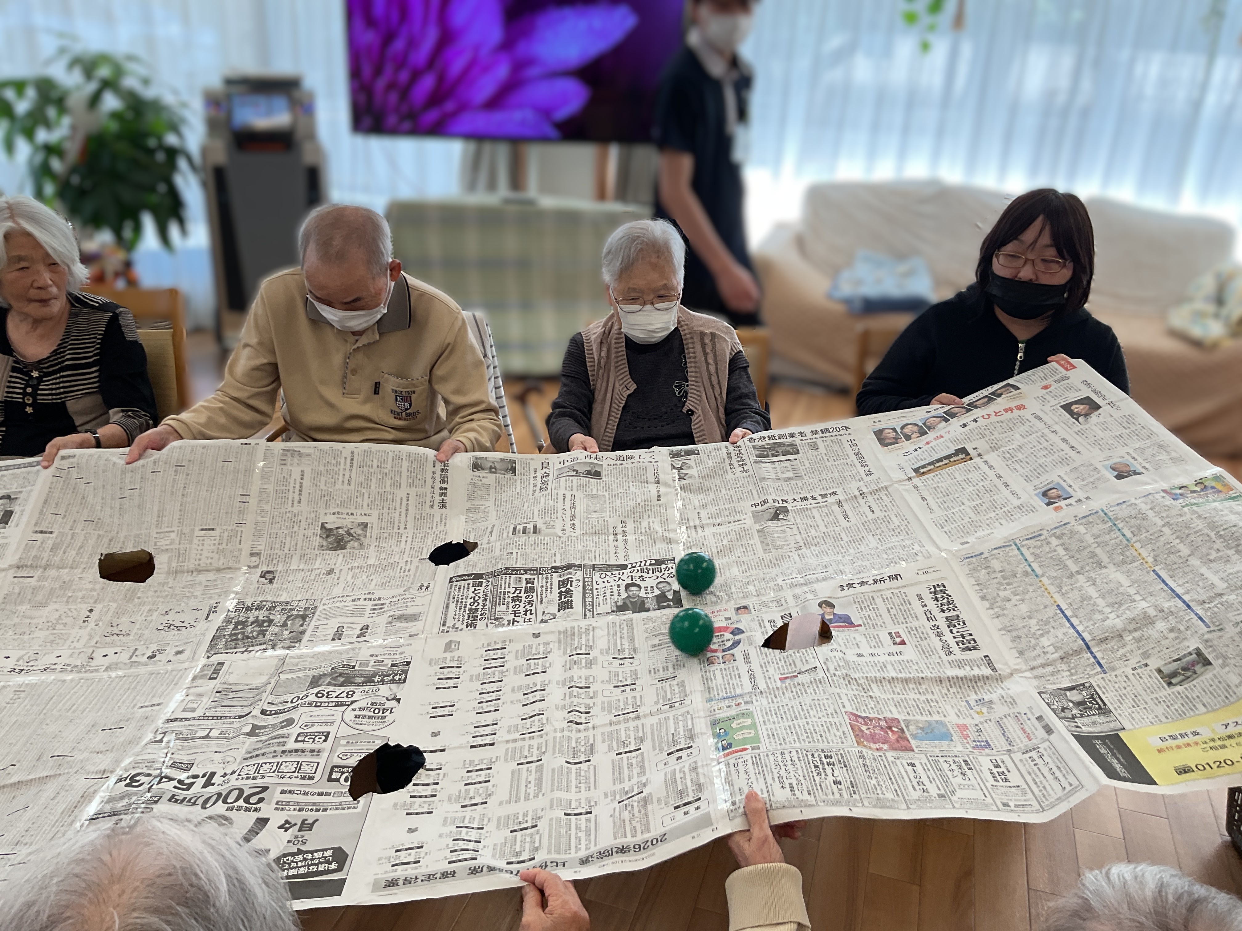 新聞紙でボール送り